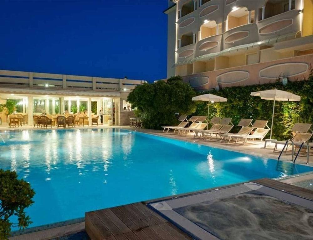 Hotel Derby Exclusive Milano Marittima Exterior foto