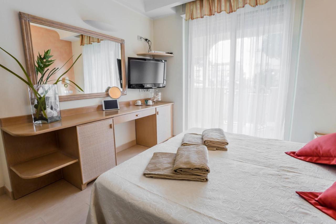 Hotel Derby Exclusive Milano Marittima Exterior foto